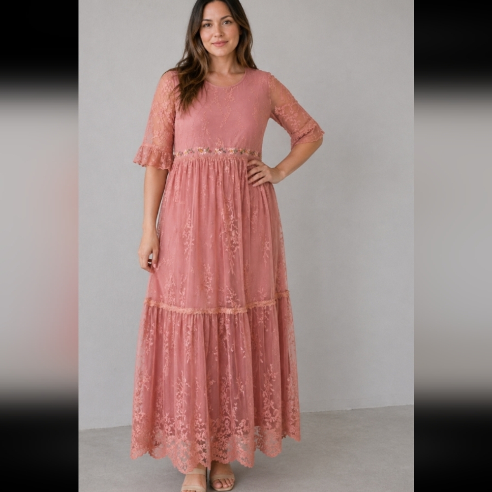 SCEE Empire Waist Lace Overlay Floral Detail Dress Small
